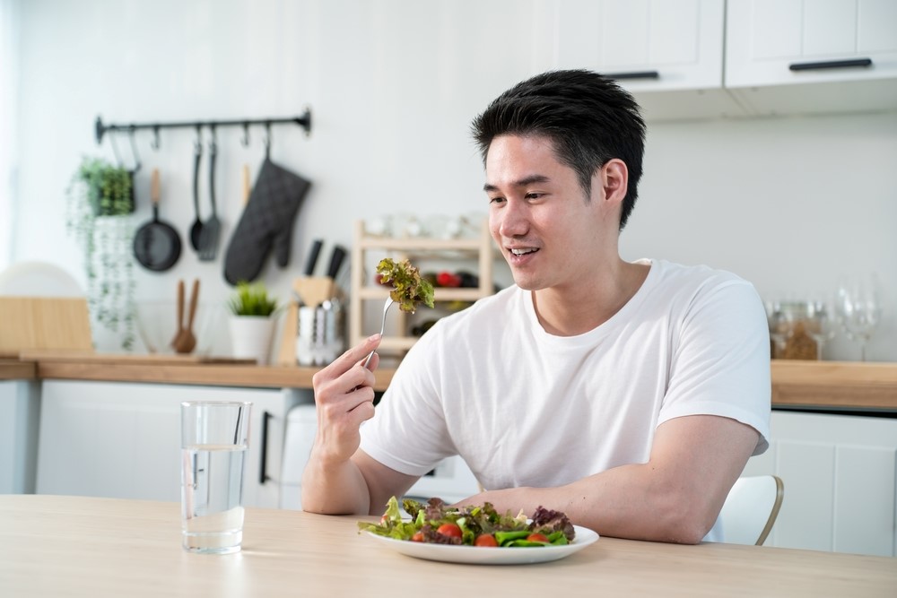 Pahami Pola Makan yang Tepat Sesuai Kebutuhan Energi Pria Dewasa